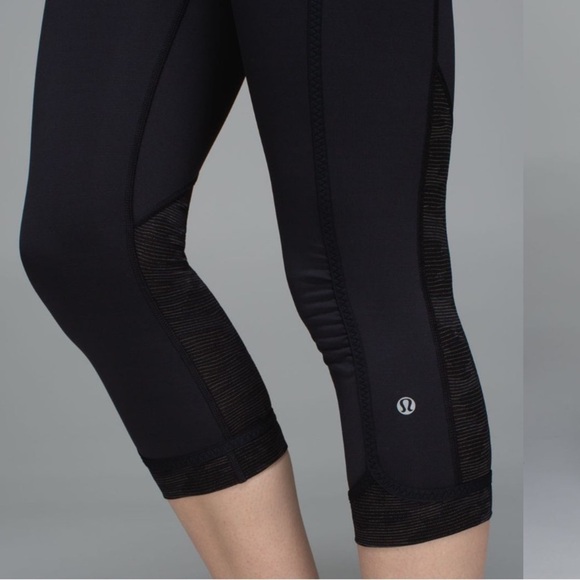 Lululemon Run For Days Crop in Black Luxtreme Women’s Size 6 - Picture 2 of 12